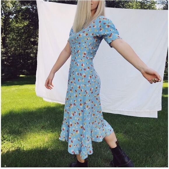 Faithful The Brand Women’s Sky Blue Ditzy Floral Flounce Hem Midi Dress - Picture 4 of 13